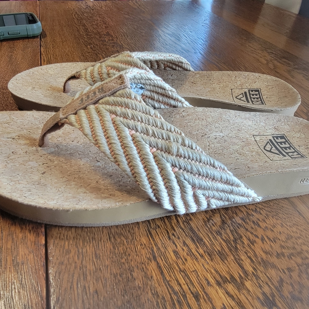 Reef Women’s Tan Rope-Style Flip Flop Sandals - Picture 3 of 5